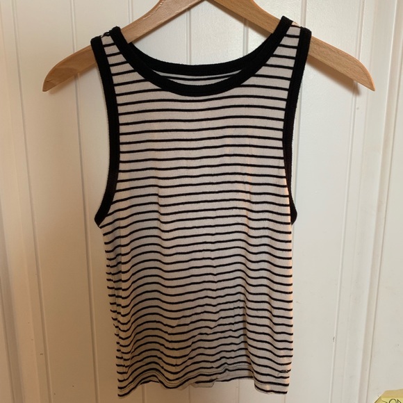 🌵2/$20🌵 High neck tank AE - Picture 1 of 3